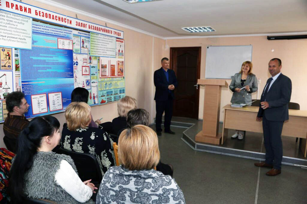 С коллективом встретилась депутат Палаты представителей Национального собрания Республики Беларусь